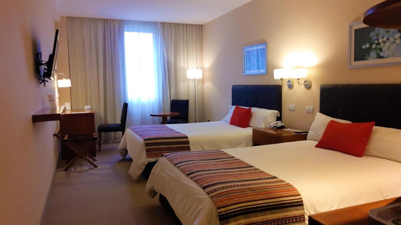 Howard Johnson Hotel Yerba Buena Esterno foto