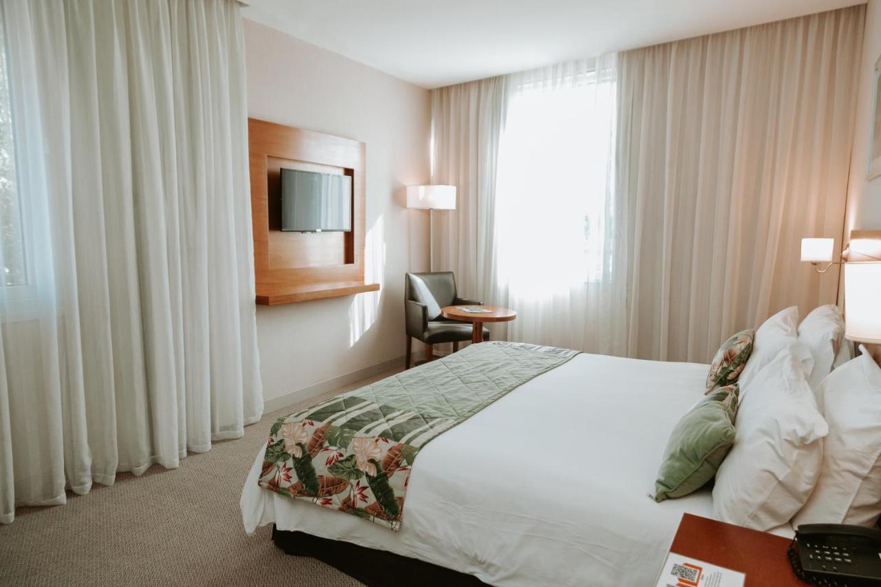 Howard Johnson Hotel Yerba Buena Esterno foto