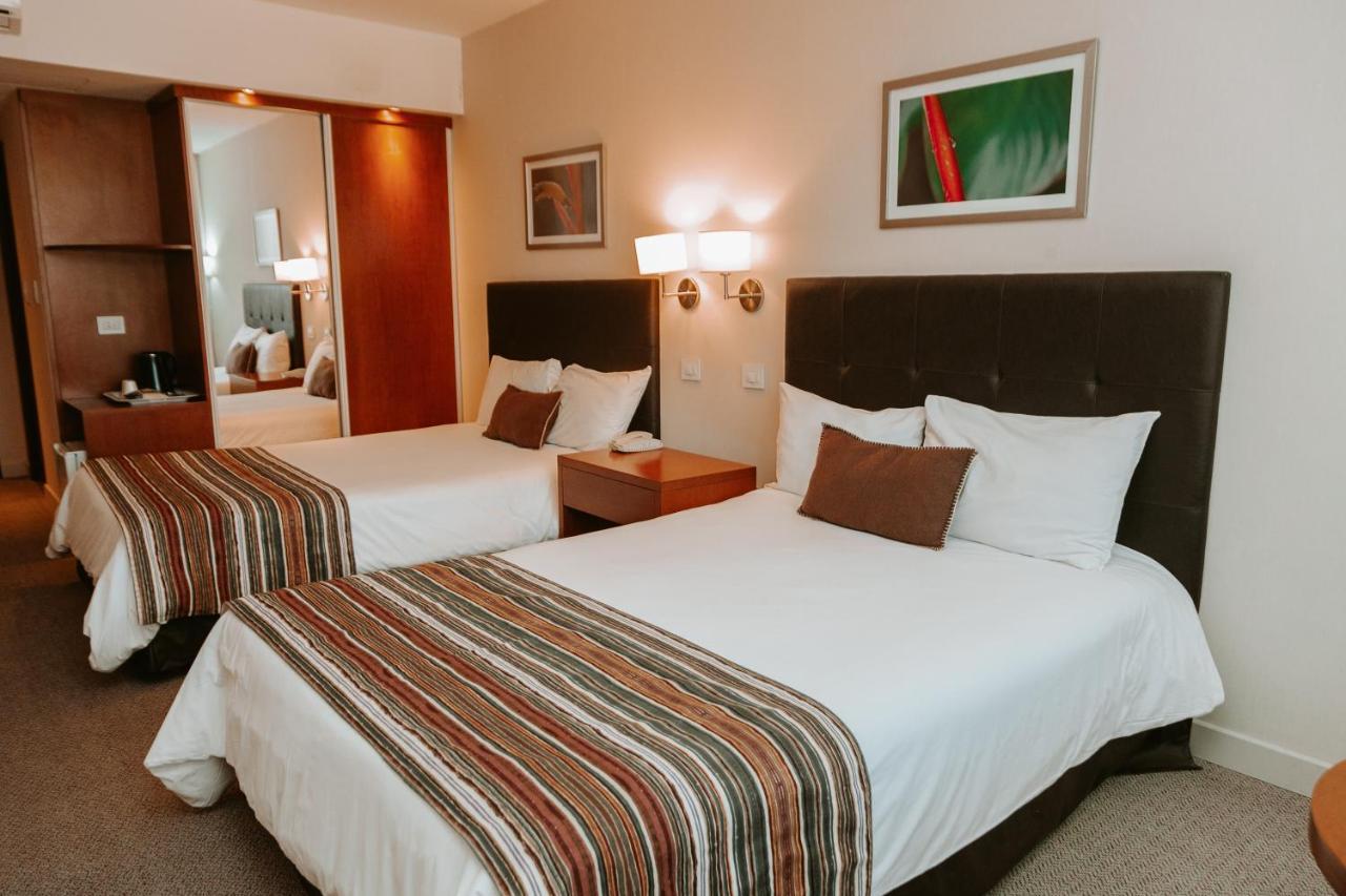 Howard Johnson Hotel Yerba Buena Esterno foto