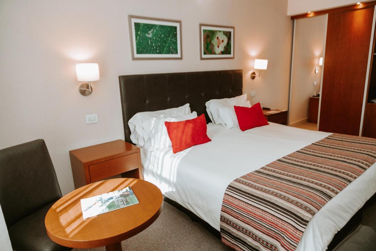 Howard Johnson Hotel Yerba Buena Esterno foto