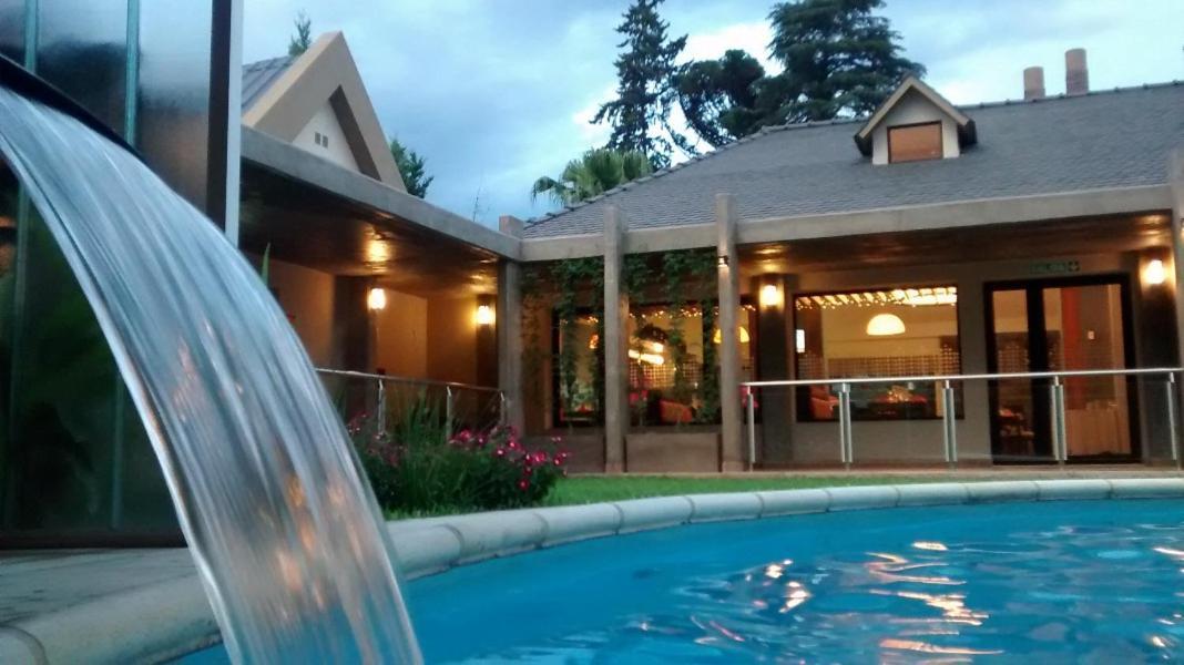 Howard Johnson Hotel Yerba Buena Esterno foto