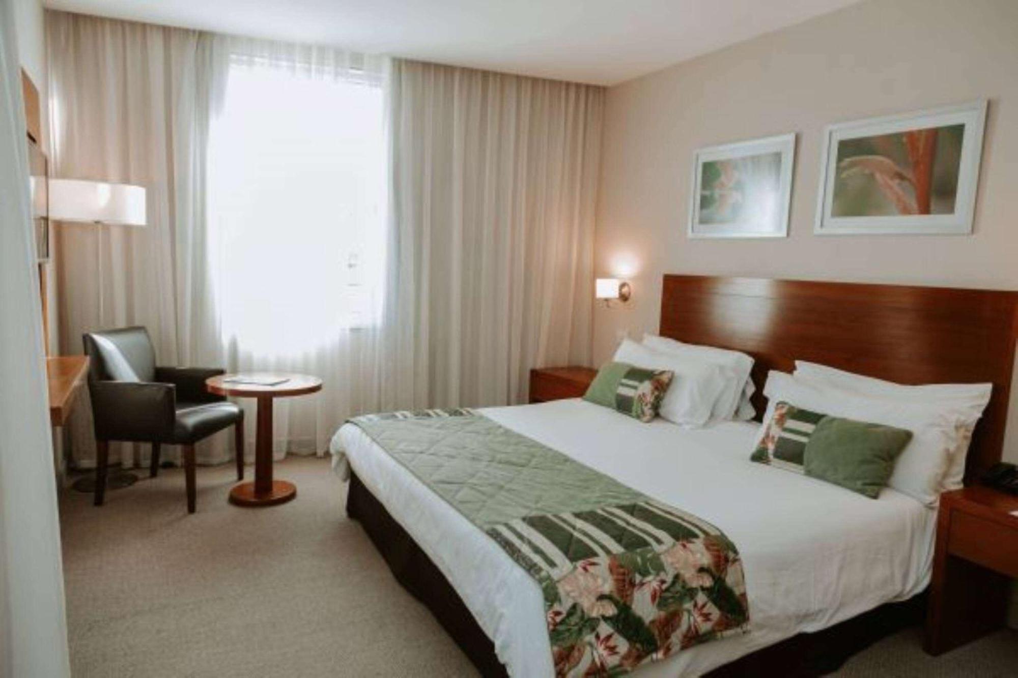 Howard Johnson Hotel Yerba Buena Esterno foto