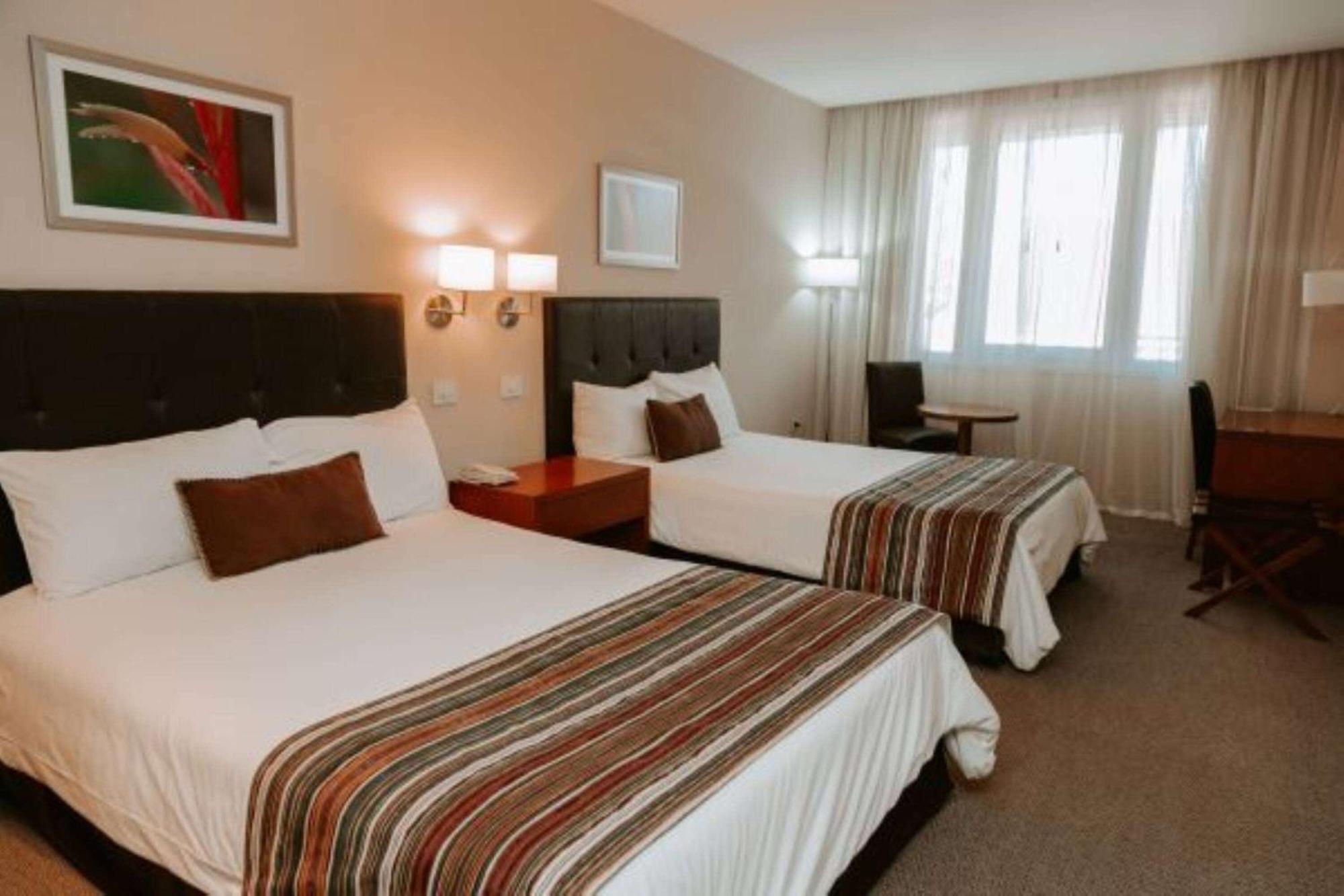Howard Johnson Hotel Yerba Buena Esterno foto