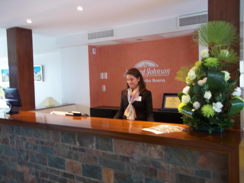 Howard Johnson Hotel Yerba Buena Esterno foto